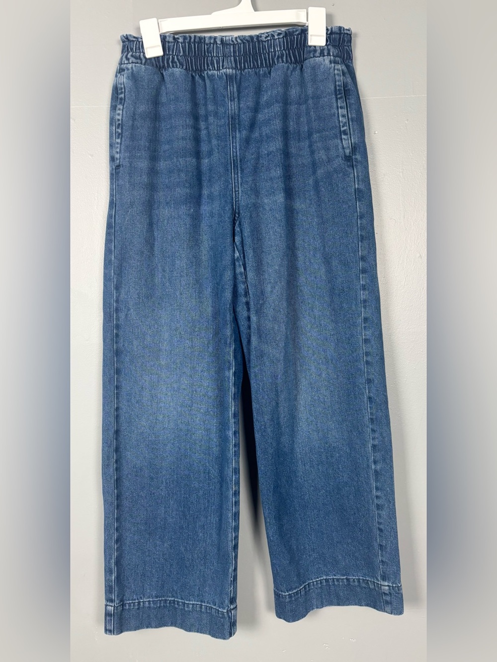 American Eagle Medium Wash Pull On Relaxed fit Wide Leg High Waisted Jeans